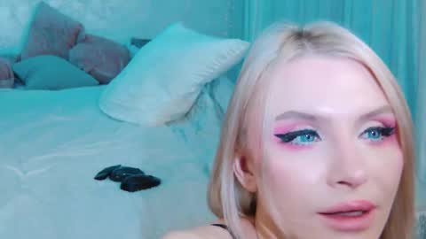 Snapshot of rockstarsgames chatting on 01.18.26 Lina and Den online show from 01.18.26