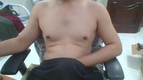 Snapshot of rockysam090 chatting on 11.26.25 rockysam090 online show from 11.26.25