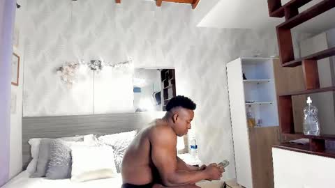 Snapshot of rogger_physique chatting on 04.28.26 Rogger online show from 04.28.26