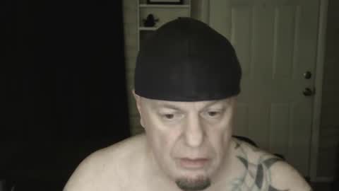 Snapshot of roinaz chatting on 12.16.24 roinaz online show from 12.16.24