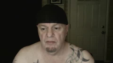 Snapshot of roinaz chatting on 12.22.24 roinaz online show from 12.22.24