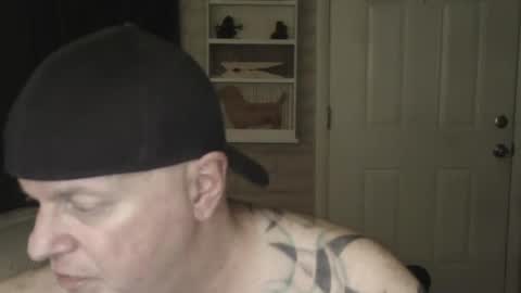 Snapshot of roinaz chatting on 12.23.24 roinaz online show from 12.23.24