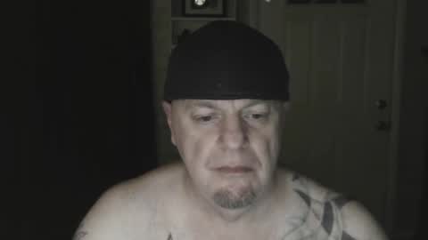 Snapshot of roinaz chatting on 12.26.24 roinaz online show from 12.26.24