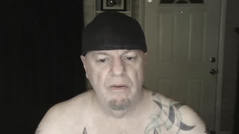 Snapshot of roinaz chatting on 12.28.24 roinaz online show from 12.28.24