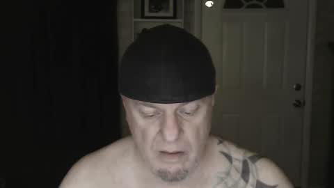 Snapshot of roinaz chatting on 12.29.24 roinaz online show from 12.29.24