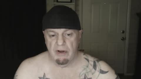 Snapshot of roinaz chatting on 01.01.25 roinaz online show from 01.01.25