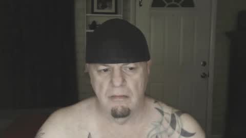 Snapshot of roinaz chatting on 01.15.25 roinaz online show from 01.15.25