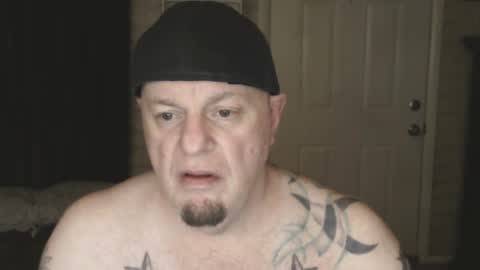 Snapshot of roinaz chatting on 01.25.25 roinaz online show from 01.25.25