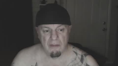 Snapshot of roinaz chatting on 01.28.25 roinaz online show from 01.28.25