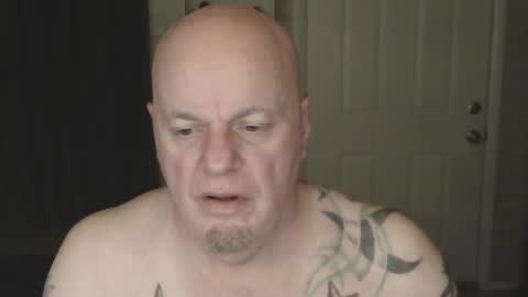 Snapshot of roinaz chatting on 02.12.25 roinaz online show from 02.12.25