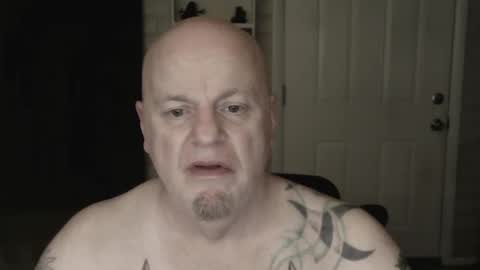 Snapshot of roinaz chatting on 02.22.25 roinaz online show from 02.22.25