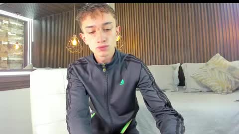 Snapshot of rolito18_ chatting on 02.24.25 twink juli online show from 02.24.25