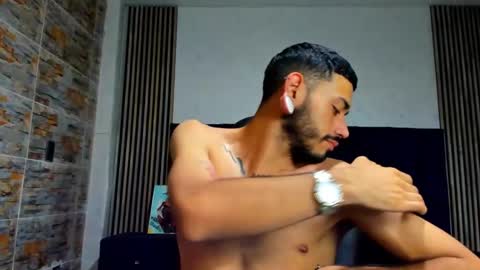 Snapshot of rolo_martinez chatting on 11.01.25 rolo martinez online show from 11.01.25