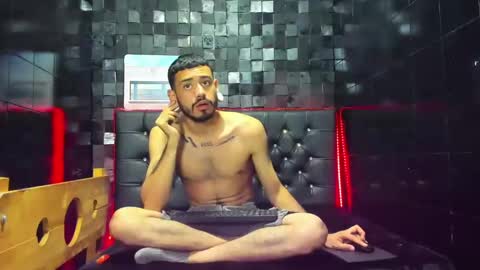 Snapshot of rolo_martinez chatting on 11.04.25 rolo martinez online show from 11.04.25