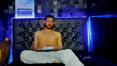 Snapshot of rolo_martinez chatting on 11.08.25 rolo martinez online show from 11.08.25