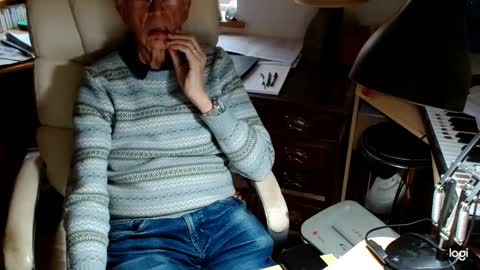 Snapshot of rolydawe chatting on 10.17.25 rolydawe online show from 10.17.25