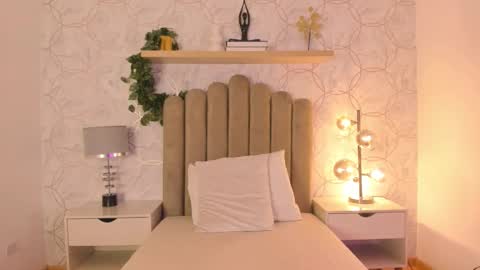 Snapshot of roma_love_ chatting on 12.04.24 online show from 12.04.24