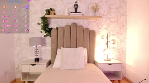 Snapshot of roma_love_ chatting on 12.14.24 online show from 12.14.24