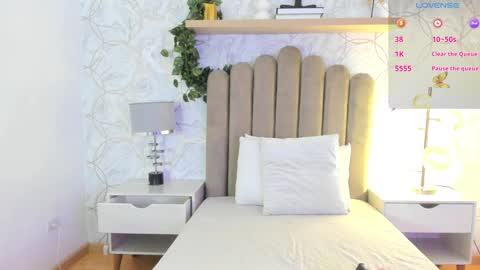 Snapshot of roma_love_ chatting on 12.16.24 online show from 12.16.24