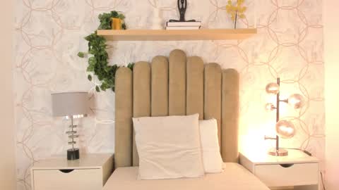 Snapshot of roma_love_ chatting on 12.19.24 online show from 12.19.24