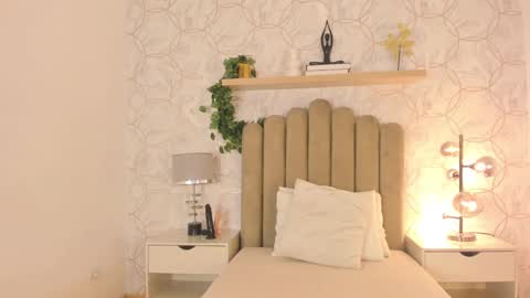 Snapshot of roma_love_ chatting on 12.20.24 online show from 12.20.24