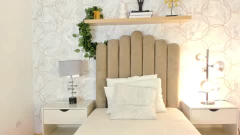 Snapshot of roma_love_ chatting on 12.29.24 online show from 12.29.24