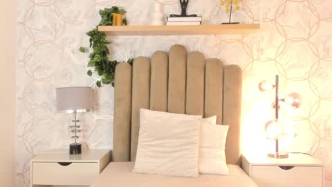 Snapshot of roma_love_ chatting on 12.30.24 online show from 12.30.24