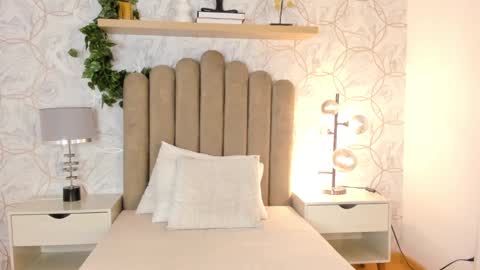 Snapshot of roma_love_ chatting on 12.31.24 online show from 12.31.24