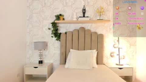 Snapshot of roma_love_ chatting on 01.04.25 online show from 01.04.25