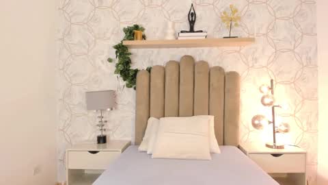 Snapshot of roma_love_ chatting on 01.05.25 online show from 01.05.25