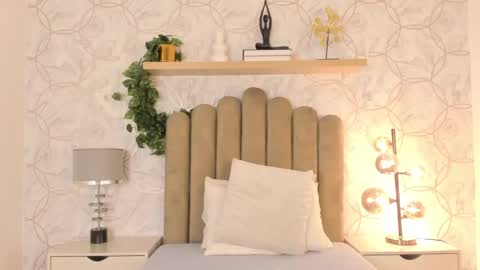 Snapshot of roma_love_ chatting on 01.15.25 online show from 01.15.25