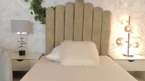 Snapshot of roma_love_ chatting on 01.16.25 online show from 01.16.25