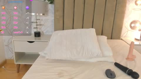 Snapshot of roma_love_ chatting on 01.21.25 online show from 01.21.25