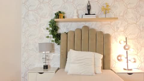 Snapshot of roma_love_ chatting on 01.25.25 online show from 01.25.25