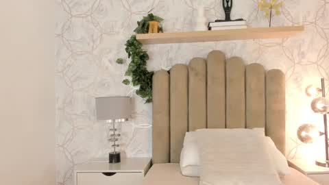 Snapshot of roma_love_ chatting on 02.18.25 online show from 02.18.25