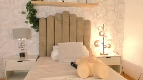 Snapshot of roma_love_ chatting on 02.18.25 online show from 02.18.25