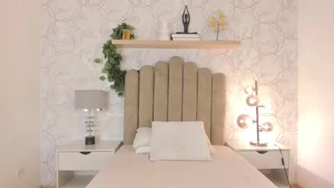 Snapshot of roma_love_ chatting on 02.19.25 online show from 02.19.25