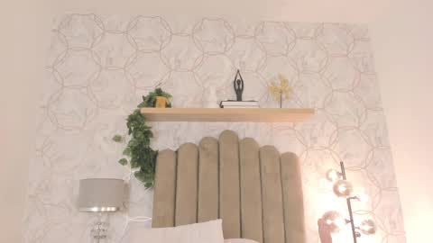 Snapshot of roma_love_ chatting on 02.19.25 online show from 02.19.25