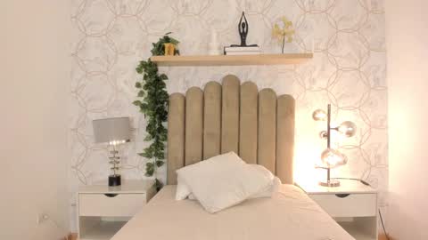 Snapshot of roma_love_ chatting on 02.24.25 online show from 02.24.25