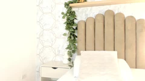 Snapshot of roma_love_ chatting on 03.01.25 online show from 03.01.25