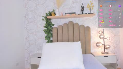 Snapshot of roma_love_ chatting on 09.09.25 online show from 09.09.25