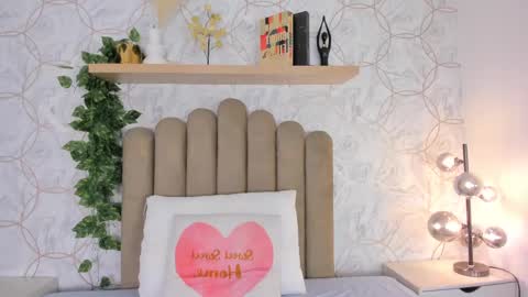 Snapshot of roma_love_ chatting on 10.02.25 online show from 10.02.25