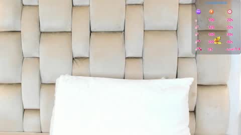 Snapshot of roma_love_ chatting on 10.22.25 online show from 10.22.25