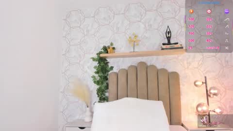 Snapshot of roma_love_ chatting on 10.24.25 online show from 10.24.25