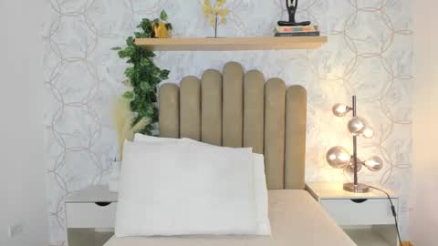 Snapshot of roma_love_ chatting on 10.27.25 online show from 10.27.25