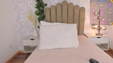 Snapshot of roma_love_ chatting on 10.28.25 online show from 10.28.25