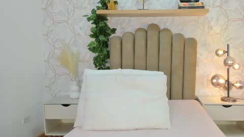 Snapshot of roma_love_ chatting on 10.29.25 online show from 10.29.25