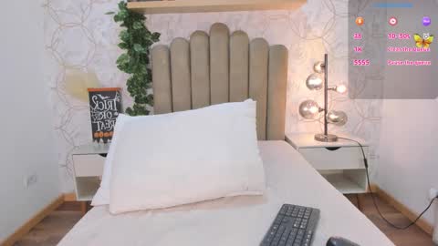 Snapshot of roma_love_ chatting on 10.30.25 online show from 10.30.25