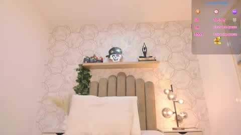 Snapshot of roma_love_ chatting on 10.31.25 online show from 10.31.25