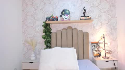 Snapshot of roma_love_ chatting on 11.01.25 online show from 11.01.25